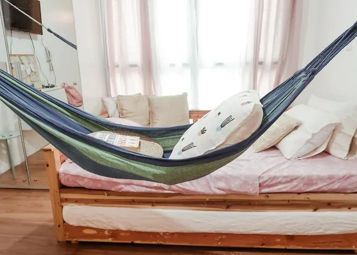 Cozy Sunlit Studio Bed & Breakfast *